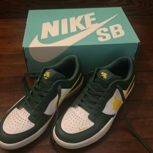 Nike SB Force 58 Premium Men's Size 11 Gorge Green and Tour Yellow-White